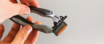 how long does a disposable razor last
